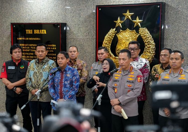 Luas Karhutla Turun, Menhut Apresiasi Sinergi Polri di Lapangan