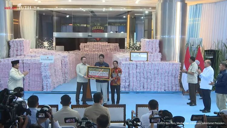 Saksikan Penyerahan Kawasan Hutan 688 Ribu Ha dan Rp 6,62 Triliun ke Negara, Presiden Prabowo Tegaskan Negara Harus Kuat