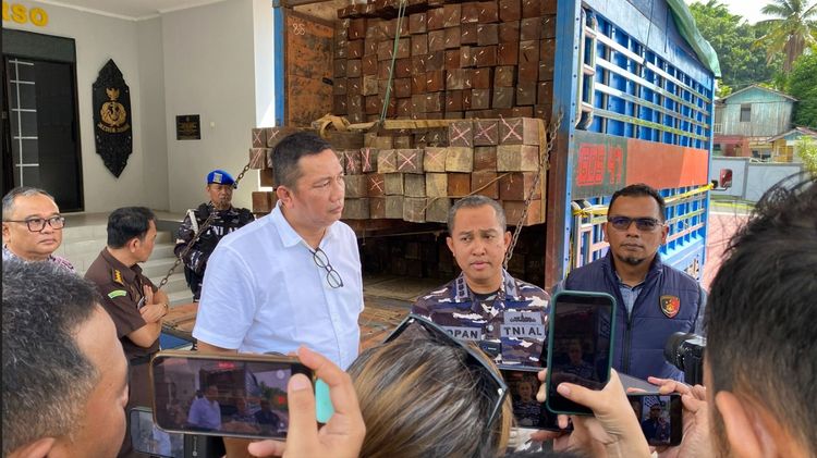 Sinergi Gakkum Kehutanan, TNI AL, dan Polda Kaltim Bongkar Sindikat Kayu Ilegal Antar Pulau di Balikpapan