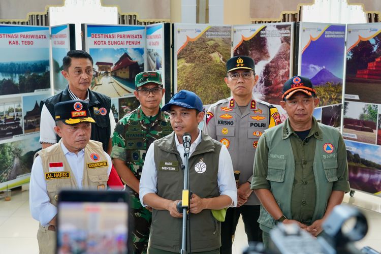 Menhut dan Kepala BNPB Pantau Karhutla Jambi dari Udara, September Jadi Fase Krusial Pengendalian