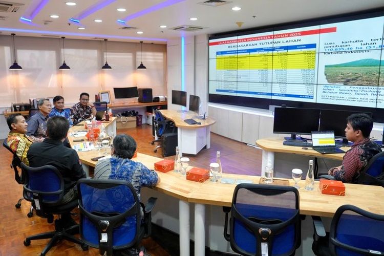 Wamenhut Siapkan Strategi Hadapi Siklus Karhutla 2027