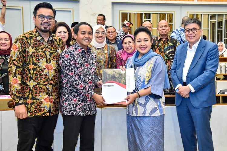 Rapat Kerja Kemenhut dan Komisi IV DPR RI Sepakati Pengajuan RKA Kementerian Kehutanan TA 2026