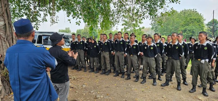 Pusgenri dan Balai P2SDM Latih Siswa SMKKN Kadipaten Produksi Minyak Kayu Putih