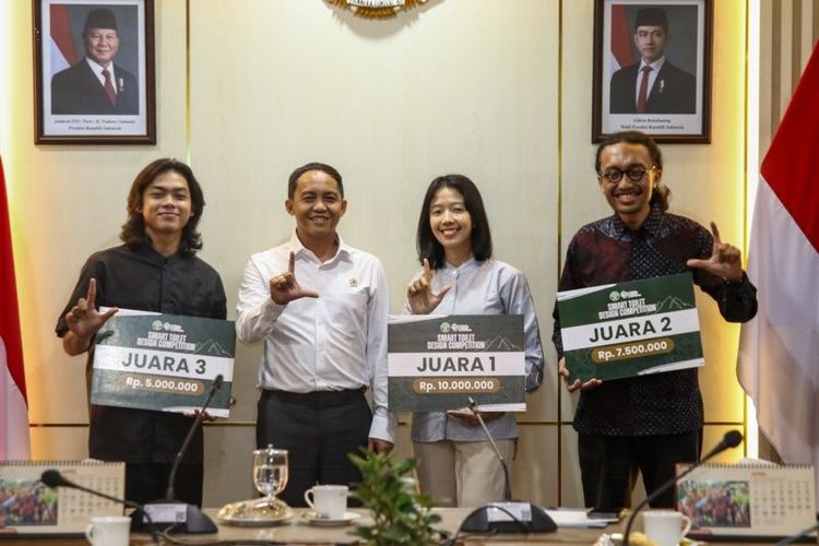 Menteri Kehutanan Serahkan Hadiah Smart Toilet Design Competition 2025