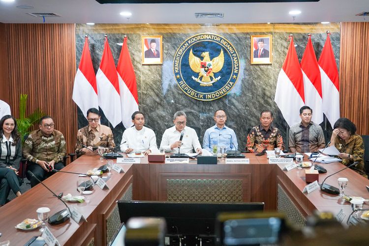 Menhut Raja Antoni : Perpres 110/2025 Jadi Komitmen Kuat Pemerintah Prabowo - Gibran Dalam Pengembangan Ekonomi Hijau