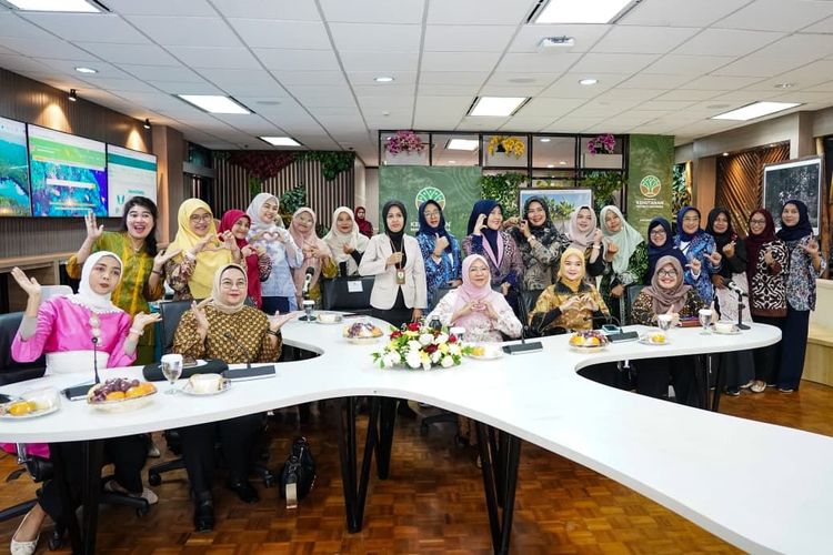 Dirjen PHL dan DWP Kementerian Kehutanan Ajak Para Perempuan Hebat Bergaya Hidup Sehat dan Deteksi Dini Kanker Payudara