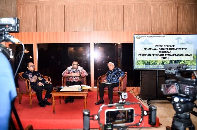 PENGENAAN SANKSI TERHADAP PERIZINAN BERUSAHA PEMANFAATAN HUTAN (PBPH)