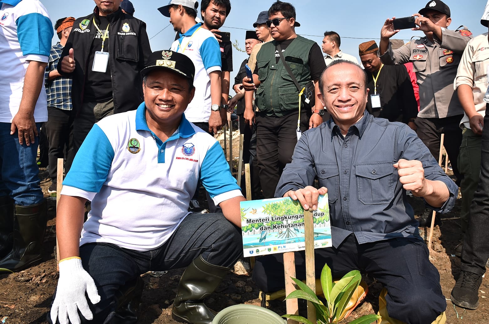 Peringati HMS 2023, Tanam Mangrove Di Indramayu