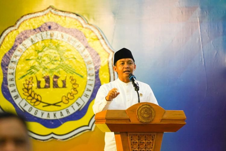 Menhut Raja Antoni: Mu’alimin Harus Tetap Jadi Benteng Ilmu di Era Post-Truth, Termasuk dalam Perlindungan Alam